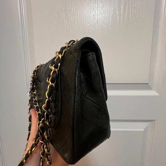 *SOLD* Vintage Chanel Small Double Flap in Black with Gold Hardware - Picture 4 of 15
